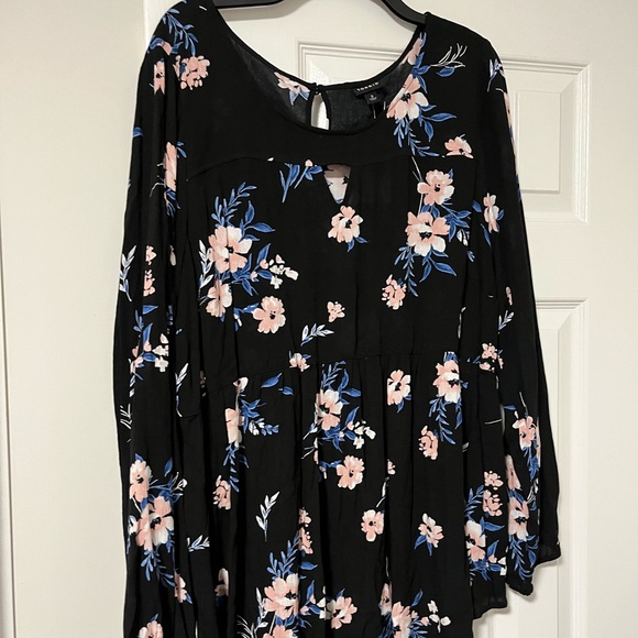 torrid Tops - Torrid size 2 keyhole floral top